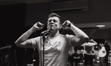 Recording a vocal in a studio with focus on mic technique