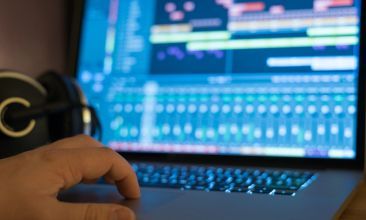 Comparison between GarageBand and FL Studio for remote beat making